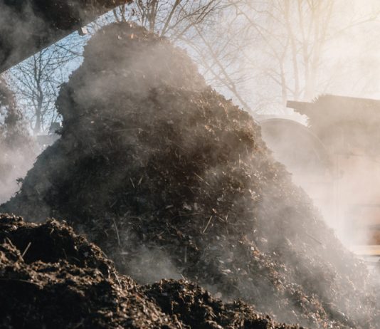 ¿Deben seguir considerándose residuos los suelos o materiales naturales excavados?