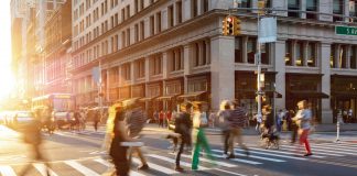 Peatón, circule por la izquierda