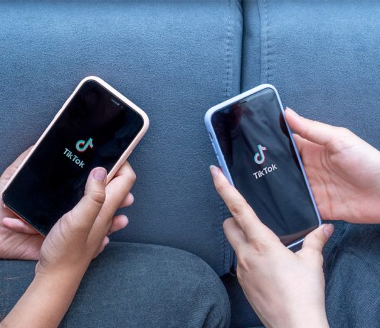 El Gobierno obligará a menores o a padres influencer que sacan a sus hijos en redes a tener contrato con las marcas