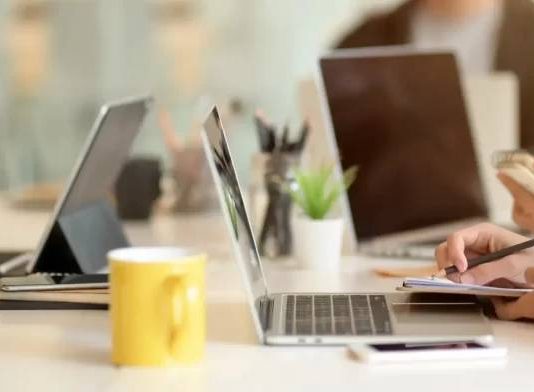 ¿Está obligada la empresa a detallar en la nómina las fechas, periodos de devengo e incidencias de los conceptos variables y atrasos para cumplir con la exigencia legal de claridad documental?