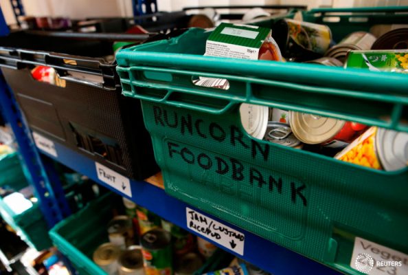 Una vista general de los productos disponibles en el Runcorn and District Foodbank en Old Town, en Runcorn, Gran Bretaña, el 12 de agosto de 2022. REUTERS/Craig Brough