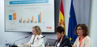 El Anteproyecto de PGE contempla un récord de gasto no financiero, el incremento del 8,5 % de las pensiones y del 2,5 % del sueldo de los funcionarios Nadia Calviño, Isabel Rodríguez y María Jesús Montero