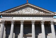 La Abogacía reclama en el Parlamento la inhabilidad procesal de estas próximas Navidades