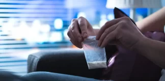 ¿El empleo de la vivienda común por uno de los moradores para la actividad de venta de drogas, arrastra al cónyuge a la coautoría?