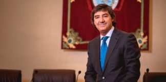 Óscar Fernández León presentará la candidatura a decano del colegio de abogados