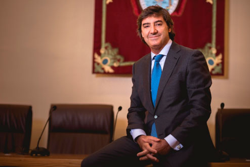 Óscar Fernández León presentará la candidatura a decano del colegio de abogados