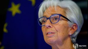 La presidenta del Banco Central Europeo (BCE), Christine Lagarde, testifica ante la Comisión de Asuntos Económicos y Monetarios (ECON), del Parlamento Europeo, en Bruselas, Bélgica, el 28 de noviembre de 2022. REUTERS/Johanna Geron/Foto de archivo