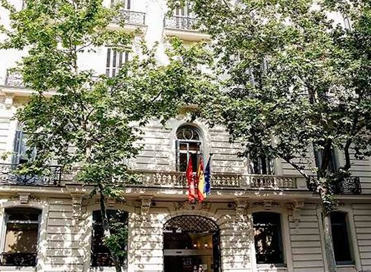 El ICAM concede amparo colegial a un abogado tras la denegación de la suspensión de un juicio por paternidad
