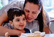 Indemnizan a una trabajadora con 3.000 euros por no dejarle fraccionar sus vacaciones para cuidar de su hijo