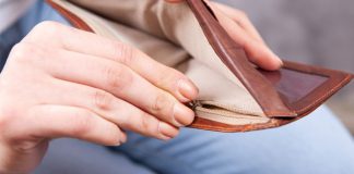 El Tribunal Superior de Navarra confirma la condena de 22 meses de prisión a una policía de Pamplona que se apropió de 605 euros de una cartera perdida