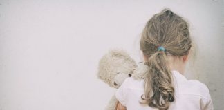 Condena a un padre que propinó un fuerte azote a su hija