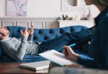 El tratamiento psicológico impuesto por un psicólogo clínico no puede considerarse tratamiento médico a efectos penales