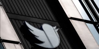 Los despidos de Twitter comenzarán hoy, dice la compañía al personal en un correo electrónico Una vista del logotipo de Twitter en su sede corporativa en San Francisco, California, EE. UU., 28 de octubre de 2022. REUTERS/Carlos Barría