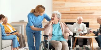 Absuelta de estafa la cuidadora de un anciano que le prestó 60.000 euros para comprar una vivienda y a los meses canceló el contrato