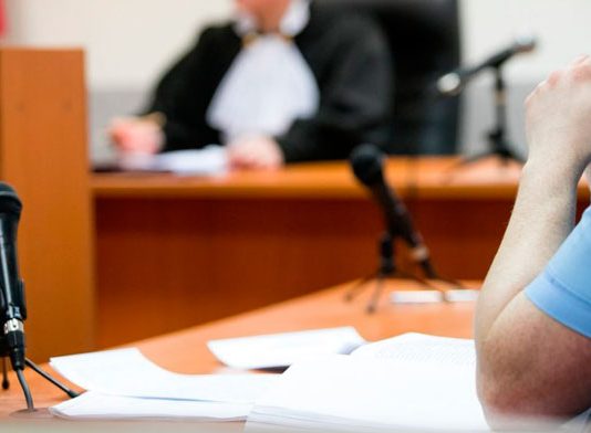 El Constitucional dice que la carga de trabajo de los jueces no es «causa suficiente» para justificar juicios tardíos