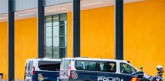 El Tribunal Supremo deja sin efecto la anulación de la convocatoria de plazas a la Policía Nacional tras la corrección de errores en el BOE sobre la exclusión por llevar lentes intraoculares