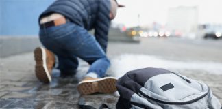 Caída en la vía pública: un vecino ve reducida la indemnización por no haber prestado la atención suficiente para evitar el daño