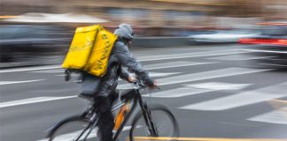 El TSXG rechaza paralizar el expediente de la Seguridad Social de Lugo sobre la cotización de los repartidores de Glovo