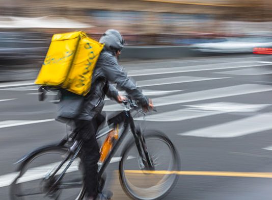 El TSXG rechaza paralizar el expediente de la Seguridad Social de Lugo sobre la cotización de los repartidores de Glovo