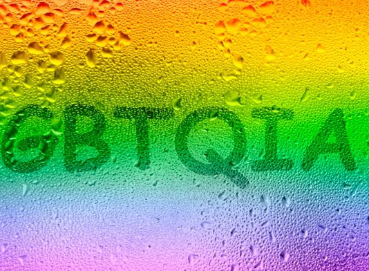 La orientación sexual no puede ser una razón para negarse a celebrar un contrato con un trabajador independiente