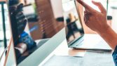 Trabajar con dos monitores en el despacho