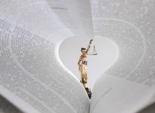 Sindicatos y Justicia pactan empezar a trabajar en los primeros acuerdos, pero no abordan la subida salarial