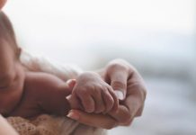 El Supremo rechaza que una joven intercambiada al nacer pueda apartar de la familia a la hija no biológica