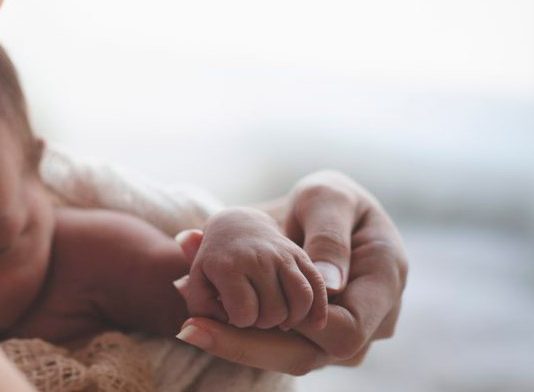 El Supremo rechaza que una joven intercambiada al nacer pueda apartar de la familia a la hija no biológica