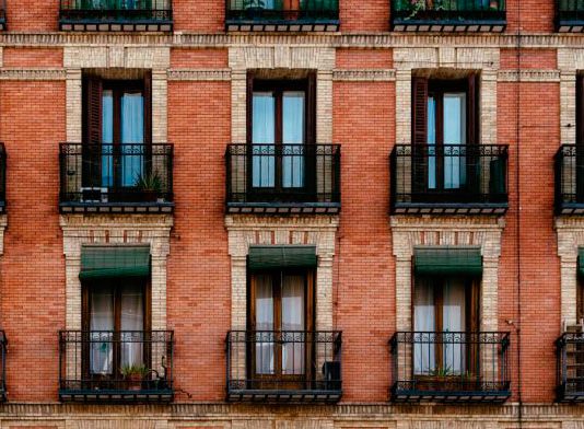Los estatutos en la propiedad horizontal y su relación con el registro de la propiedad: referencia al uso turístico