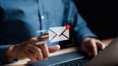 ¿La empresa puede revisar el correo corporativo de un trabajador despedido?
