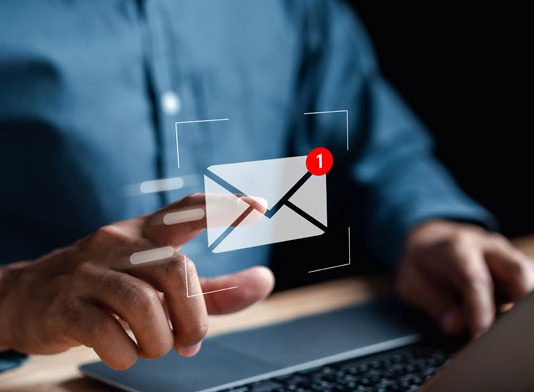 ¿La empresa puede revisar el correo corporativo de un trabajador despedido?