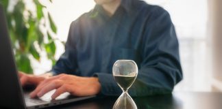 El descanso diario se añade al descanso semanal, aunque preceda directamente a este último