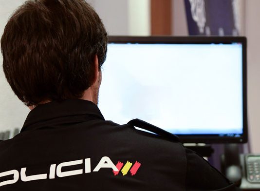 Denegación de indemnización por residencia a funcionario de Cuerpo Nacional de Policía al suspenderse la asistencia presencial al curso