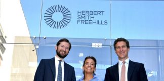 Herbert Smith Freehills nombra socios a Alejandra Galdos, marcos Fernández-Rico y Guillermo Uriarte