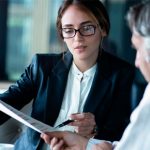 ¿Cotillear datos de clientes es causa de despido?