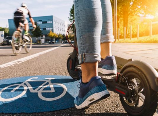 El Consejo de ministros aprueba la reforma del Reglamento de Circulación que fija en 15 años la edad mínima para conducir patinetes