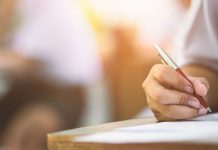 El TSJ de Extremadura falla a favor de una opositora del SES que respondió todo un examen tipo test en el espacio reservado a las correcciones