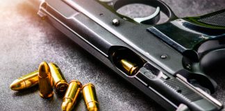 La jueza instructora concluye que hay indicios de que dos hermanos policías de Ourense mataron a un compañero tras robar armas de comisaría