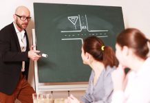 La Ley de tráfico que establece que los cursos de reeducación vial para la recuperación de los puntos del carné de conducir se otorguen mediante concesión administrativa, vulnera el Derecho UE