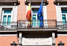 El BOE publica la convocatoria de 792 becas para la preparación de oposiciones a las carreras judicial y fiscal, y a los cuerpos de LAJs y de Abogacía del Estado