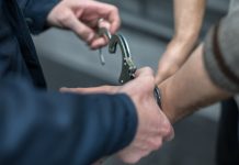 Absuelto un hombre de tres delitos, entre ellos un intento de asesinato, al apreciar la Audiencia de Bizkaia la eximente completa de alteración psíquica