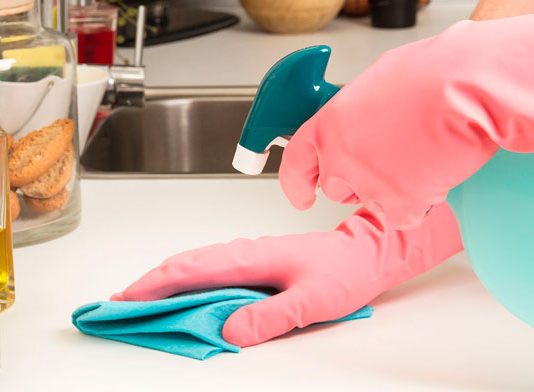 Cuidado: estas son las multas por pagar poco o no tener dado de alta a una persona empleada del hogar