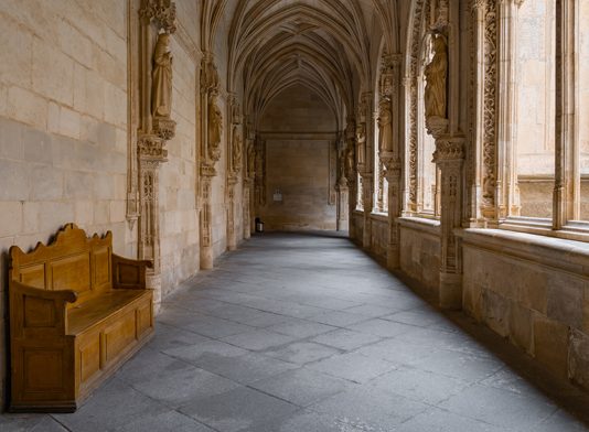 Legitimación de una Orden Religiosa para impugnar los actos administrativos que afectan a su centro formativo