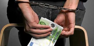 Cuatro años y medio de cárcel para un funcionario de prisiones por vender permisos y favores