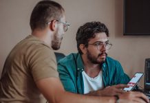 La empresa no vulnera el derecho a la libertad sindical al sustituir el correo electrónico por una app para distribuir información, según el Tribunal Supremo