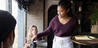 El TSJ de La Rioja rechaza declarar la incapacidad permanente a una camarera con movilidad limitada en una mano porque no se acredita una disminución de su rendimiento