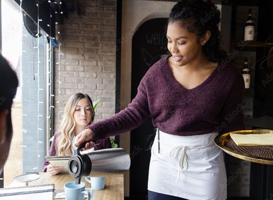 El TSJ de La Rioja rechaza declarar la incapacidad permanente a una camarera con movilidad limitada en una mano porque no se acredita una disminución de su rendimiento