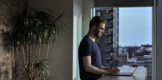 Teletrabajo, presencialidad y derecho laboral: las implicaciones legales que deben conocer empleados y empresarios