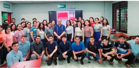Propuesta del Libro “Independencia Judicial y la Justicia Inclusiva” a los estudiantes de Derecho Constitucional de la Universidad de El Salvador Estudiantes de Derecho Constitucional de la Universidad de El Salvador