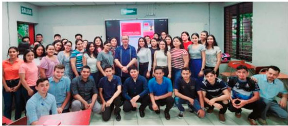 Estudiantes de Derecho Constitucional de la Universidad de El Salvador